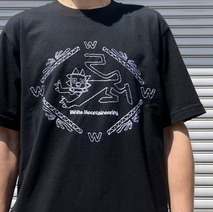 -〔MAN〕- 　　  WHITE MOUNTAINEERING ホワイトマウンテニアリング 　　  LION EMBROIDERY T-SHIRT