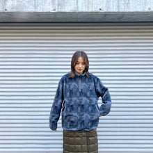 Load image into Gallery viewer, -〔UNISEX〕-　　 WHITE MOUNTAINEERING ホワイトマウンテニアリング 　　 ABSTRUCT PATTERN FLEECE PULLOVER