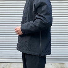 Load image into Gallery viewer, -〔MAN〕- 　　 WHITE MOUNTAINEERING BLK ホワイトマウンテニアリング  　　 QUILTING ZIP PULLOVER