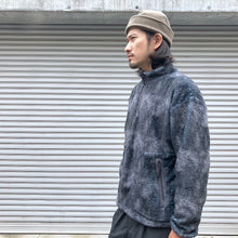 Load image into Gallery viewer, -〔MAN〕-　　 WHITE MOUNTAINEERING ホワイトマウンテニアリング 　　 ABSTRUCT PATTERN FLEECE PULLOVER