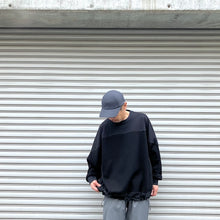 Load image into Gallery viewer, -〔MAN〕- 　　 WHITE MOUNTAINEERING BLK ホワイトマウンテニアリング 　　RAGLAN OVERSIZE PULLOVER