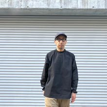 Load image into Gallery viewer, -〔MAN〕-　　WHITE MOUNTAINEERING x UMBRO ホワイトマウンテニアリング　アンブロ コラボ　　　PULLOVER