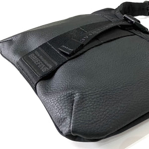 -〔UNISEX〕- WHITE MOUNTAINEERING BLK ホワイトマウンテニアリング 　　 WM × BRIEFING 　　DAILY SACOCHE