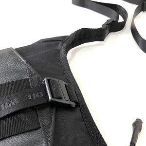 -〔UNISEX〕- WHITE MOUNTAINEERING BLK ホワイトマウンテニアリング 　　 WM × BRIEFING 　　DAILY SACOCHE