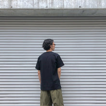 Load image into Gallery viewer, -〔MEN&#39;S〕-　 WHITE MOUNTAINEERING Repose ホワイトマウンテニアリング リポーズ　 WM LOGO PRINTED T-SHIRT