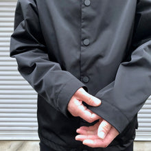 Load image into Gallery viewer, -〔MEN&#39;S〕-　　 WHITE MOUNTAINEERING ホワイトマウンテニアリング 　SOLOTEX TWILLED COACH JACKET