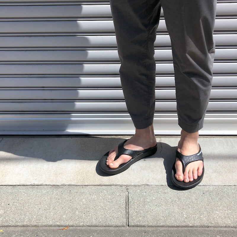 ホワイトマウンテニアリング　ウーフォス　サンダル　別注　リカバリーサンダル White Mountaineering × OOFOS ホワイトマウンテニアリング