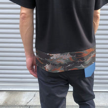 Load image into Gallery viewer, -〔MEN&#39;S〕-　　 WHITE MOUNTAINEERING ホワイトマウンテニアリング 　WAVE CAMOUFLAGE PATTERN CONTRASTED T-SHIRT