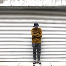 Load image into Gallery viewer, -〔MEN&#39;S〕-　　EVCON エビコン　　LOW GAUGE CREW KNIT　　LIVING CONCEPTよりEVCONへブランド名変更