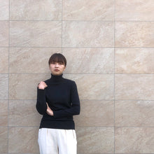 Load image into Gallery viewer, -〔WOMAN〕-　　GICIPI ジチピ　　ANANAS TURTLE NECK KNIT