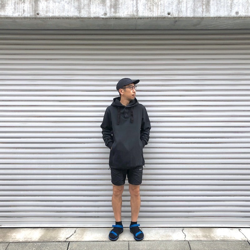 -〔MEN'S〕-　　 WHITE MOUNTAINEERING ホワイトマウンテニアリング 　2 BUTTONED PULLOVER HOODIE